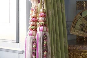 Кисти для штор в интерьере комнаты